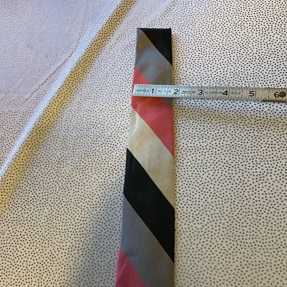 All Dacron men’s tie in excellent condition
